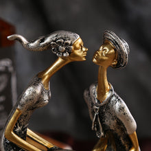 Load image into Gallery viewer, Romantic Kissing Figurine