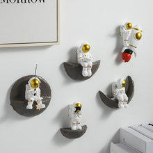 Load image into Gallery viewer, Astronaut On Moon