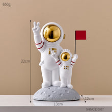 Load image into Gallery viewer, Astronaut Family Statues
